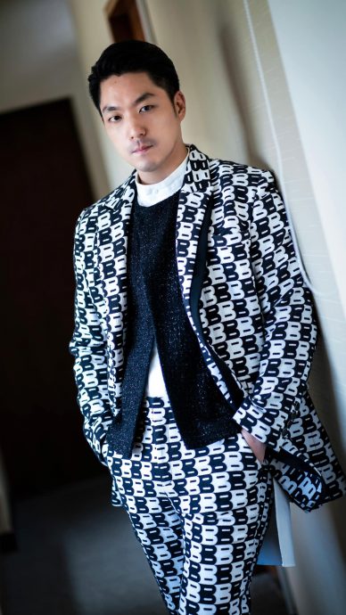 蒋万安时装周试装网友喊“太帅了” “被政治耽误的模特儿”