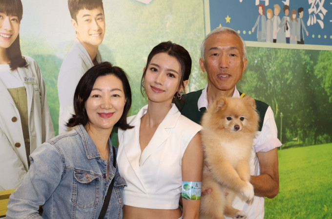 蔡思贝喜获封“美惨强” 撞伤手筋移位惊现大片瘀伤