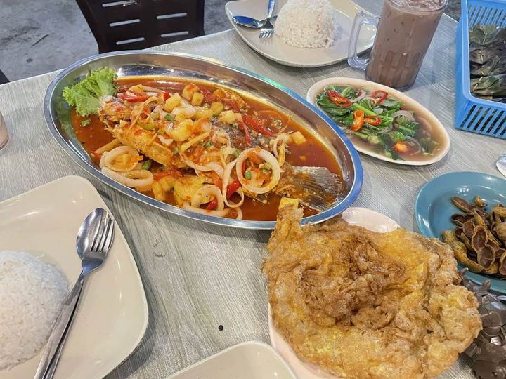 螃蟹每公斤RM450咋舌 老板:新加坡人不嫌贵