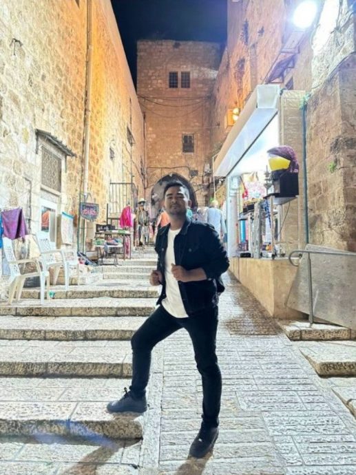 被军人搜身爆炸声吓到发抖 大马人在以色列战争现场逃难