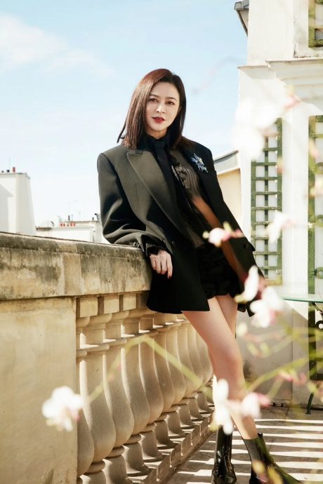 被捕获“死亡角度” 关之琳变短腿五五身