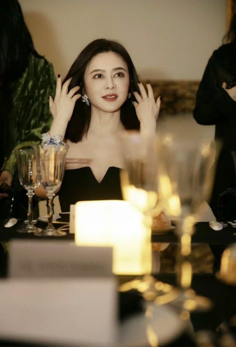 被捕获“死亡角度” 关之琳变短腿五五身