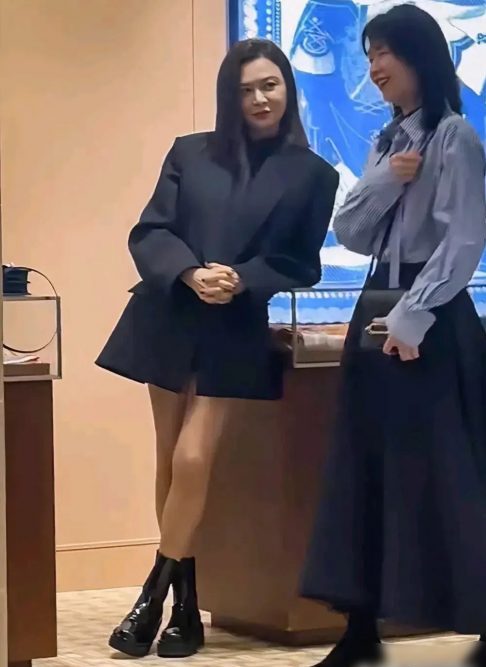 被捕获“死亡角度” 关之琳变短腿五五身