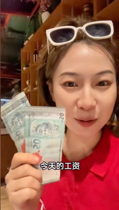 视频|在马体验一日餐馆服务生 中国博主:辛苦且低薪!