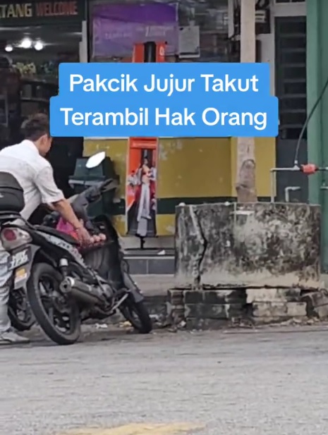 视频|摩托车篮装别人东西 大叔好心到惹哭网民