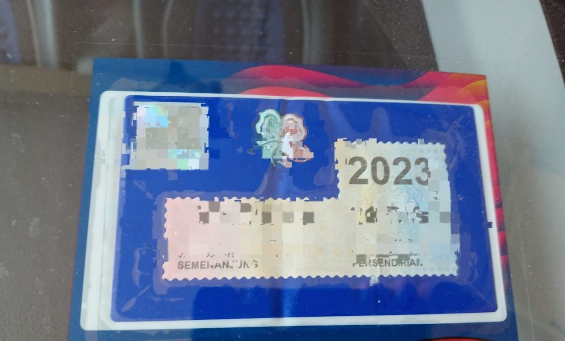 路税贴纸短缺，保险代理民众叫苦连天