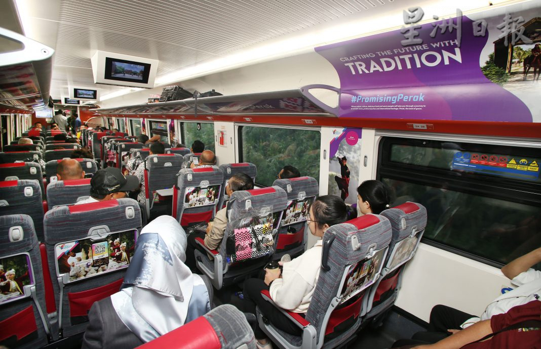 迎接2024霹旅游年 火车厢内置宣传引游客