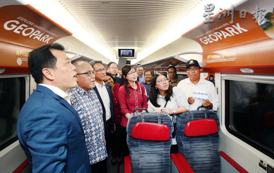 迎接2024霹旅游年 火车厢内置宣传引游客