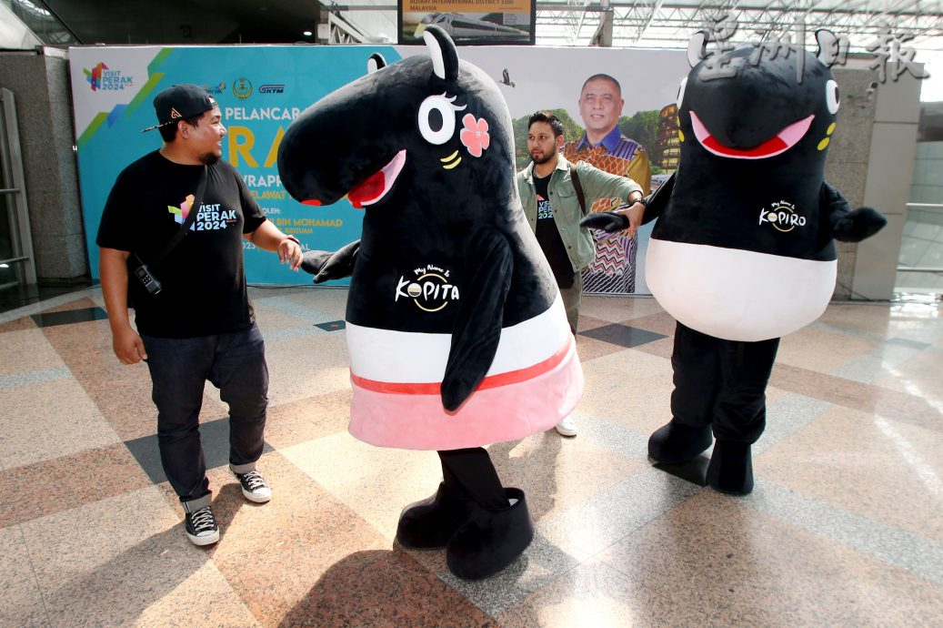 迎接2024霹旅游年 火车厢内置宣传引游客