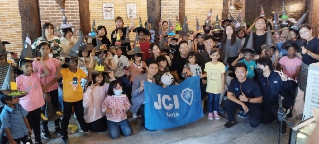 近打青商会款待 2孤儿院40儿童齐庆万圣节