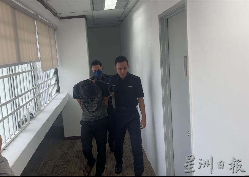 进入球场前藏刀 被告准以RM1500保释