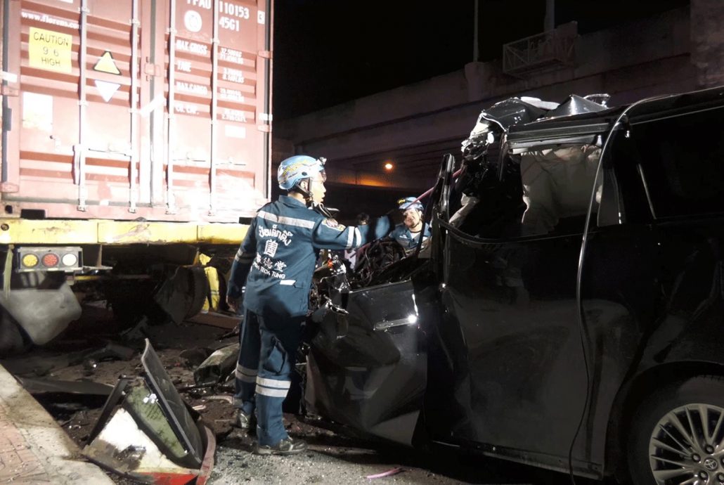 追尾18轮货车 大马商人曼谷车祸亡