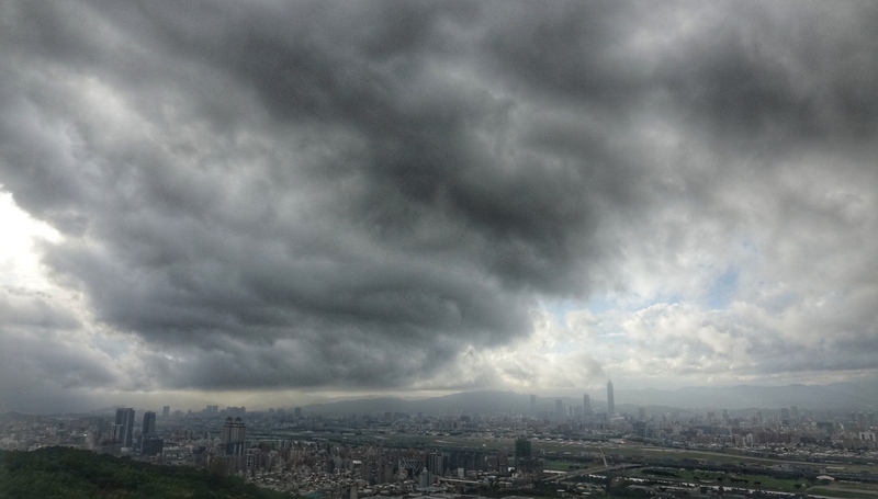 遇台风小犬 韩班机多次降落高雄不果原机返回