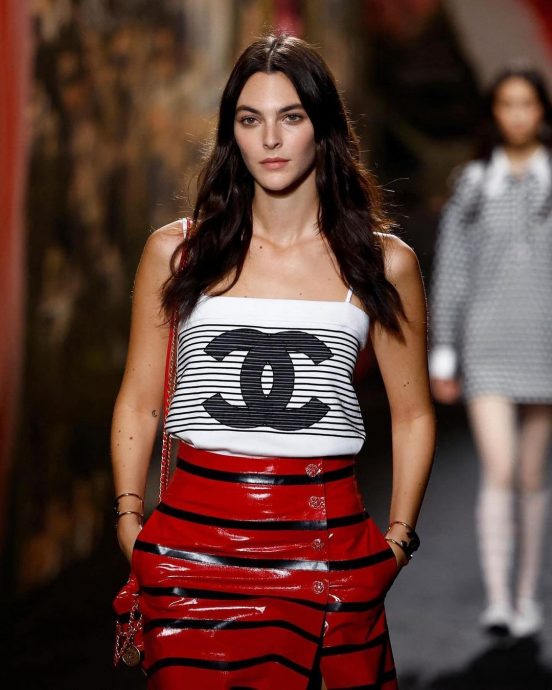 里奥纳度被25岁女友抓屁股 手伸内裤调情全被拍