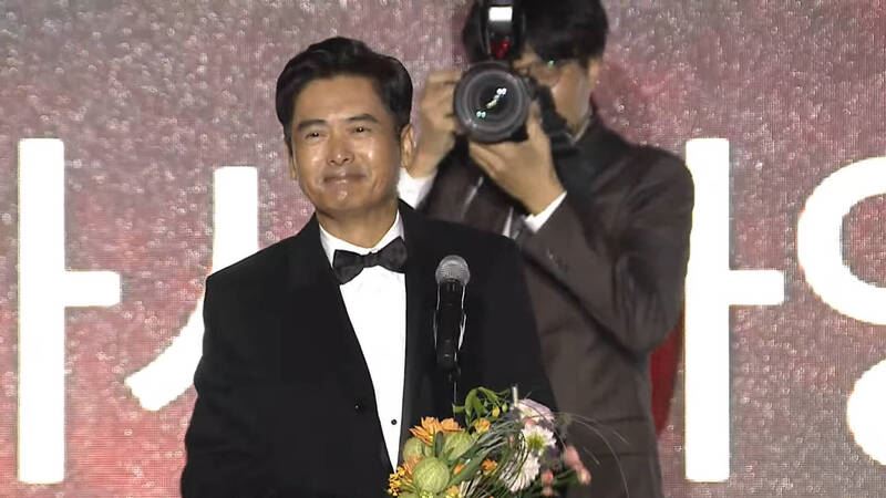 釜山电影节|周润发获颁亚洲电影人奖 韩语冧爆全场