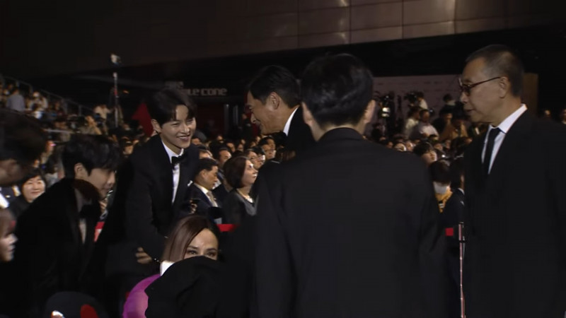 釜山电影节|周润发获颁亚洲电影人奖 韩语冧爆全场