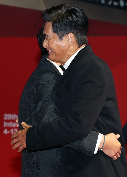 釜山电影节|周润发获颁亚洲电影人奖 韩语冧爆全场