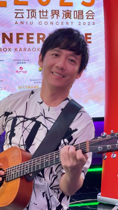 阿牛爬楼梯练气 预告个唱挑战“马Hop”