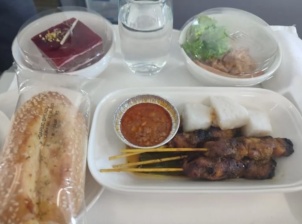 陆兆福:马航正餐和热餐 11月15日前全面恢复