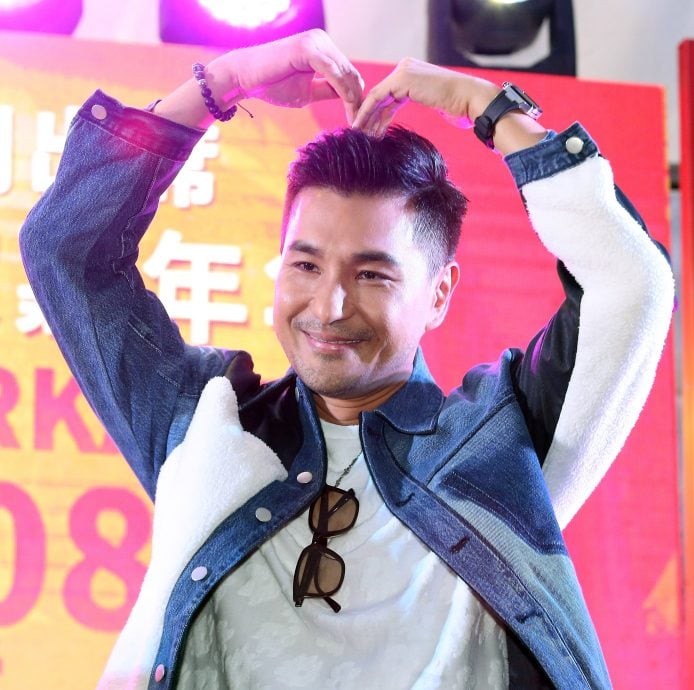 陈展鹏携妻女来马开工 小猪比暖喊爸爸加油