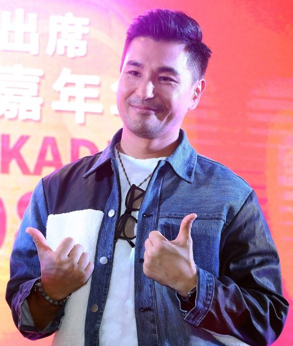 陈展鹏携妻女来马开工 小猪比暖喊爸爸加油