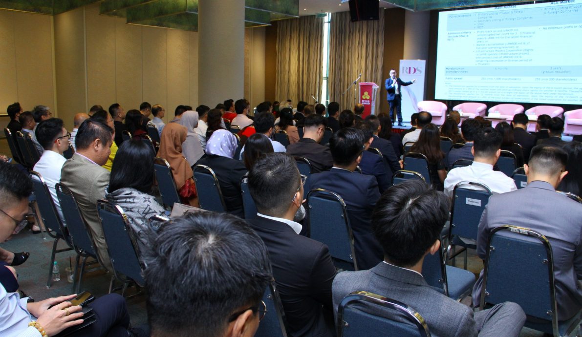 隆雪中总:“企业上市须知“讲座会