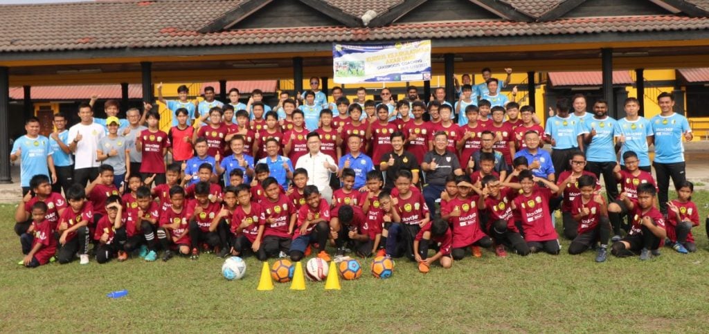 霹华人足球公会 办初级足球教练课程