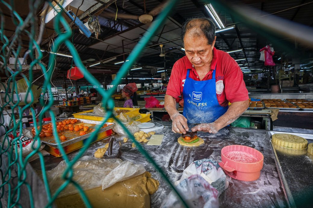 霹:封底主文/“兵如魅力”摄影赛揭晓 雪州梁志伟夺冠军