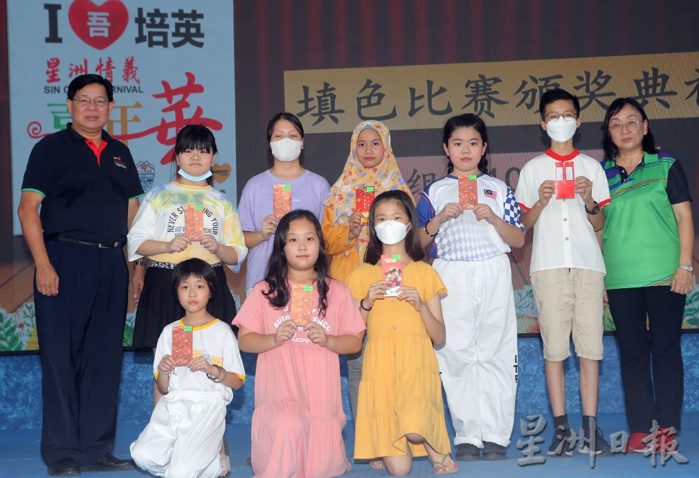 霹:封面主文/“爱吾培英”星洲情义嘉年华 获民众大力支持场面热爆