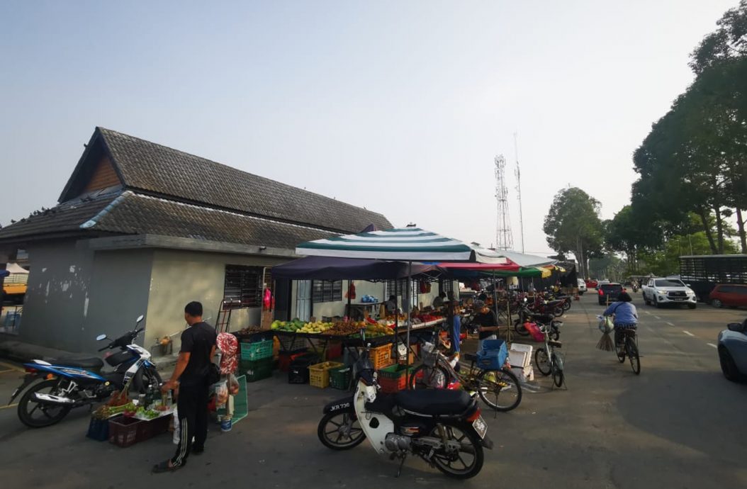 霹：封面主文／爱大华巴刹首期工程动工 受影响小贩获妥善安排