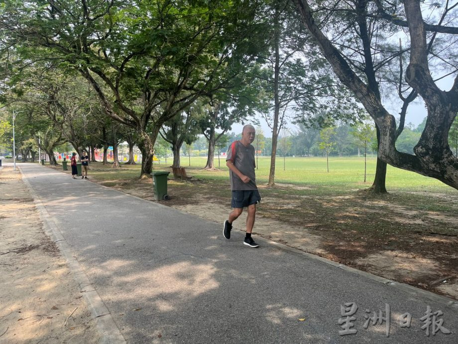 霹：封面主文／马球场将征收停车费？晨运者反对