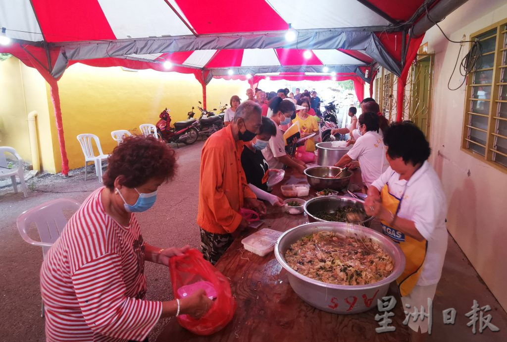 霹：版头／九皇爷诞掀吃素热 爱大华4庙为善信提供免费斋