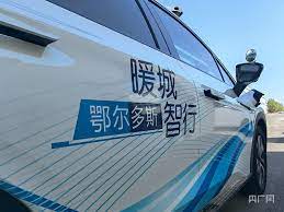 首批无人驾驶的士投入服务 两周载逾900乘客