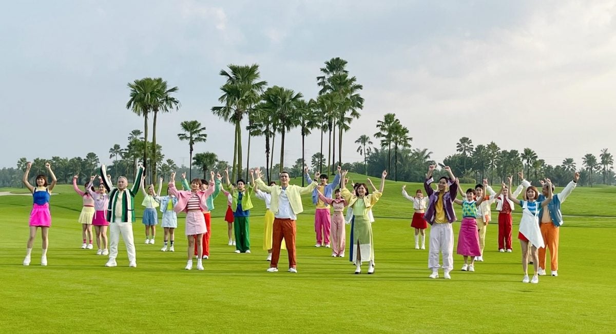 首要媒体跨州拍贺岁MV 张念群探班送美食