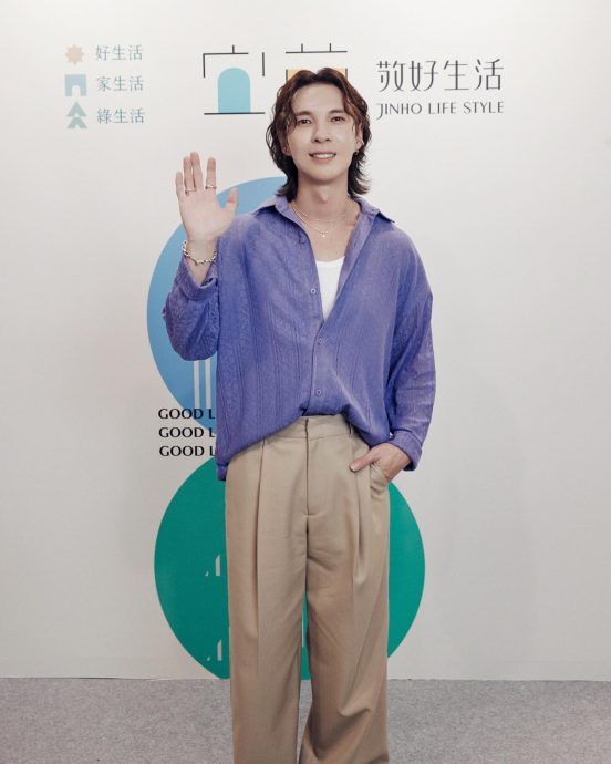 骑士红灯飙唱《天后》 陈势安坐摩托秒转头接唱