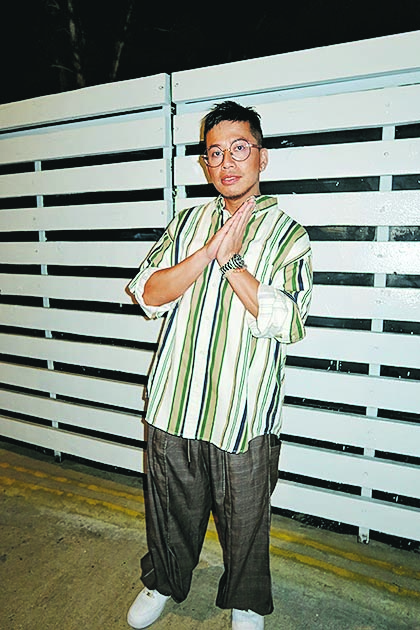 黄心颖低调嫁泥鯭 透视婚纱晒巨型婚戒