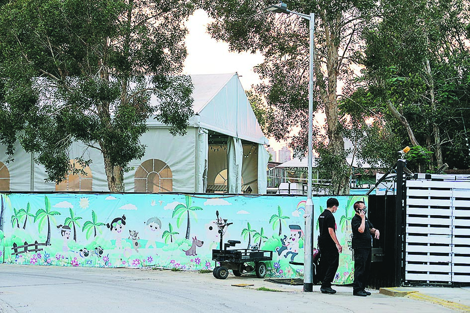 黄心颖低调嫁泥鯭 透视婚纱晒巨型婚戒