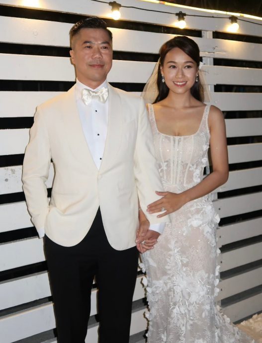 黄心颖低调嫁泥鯭 透视婚纱晒巨型婚戒