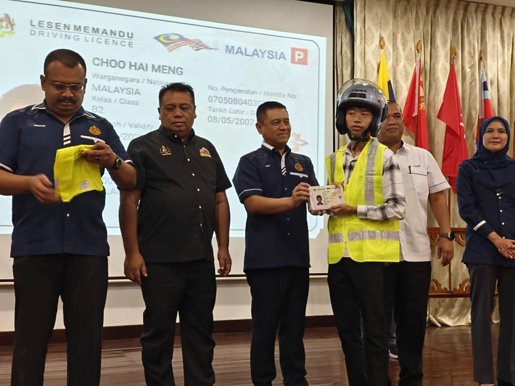 艾迪法立:B2级摩托车驾驶执照自动升级为B级建议进入最后阶段