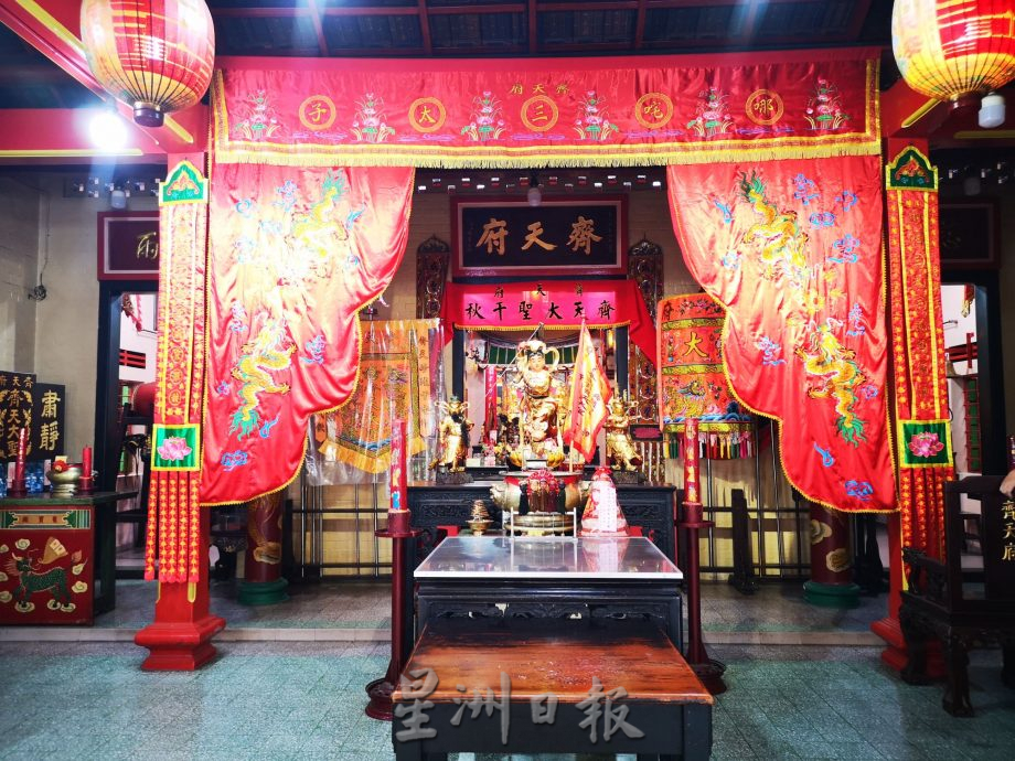 (古城封底主文)《庙堂之旅》齐天府座主齐天大圣专医奇难杂症 80年来香火鼎盛