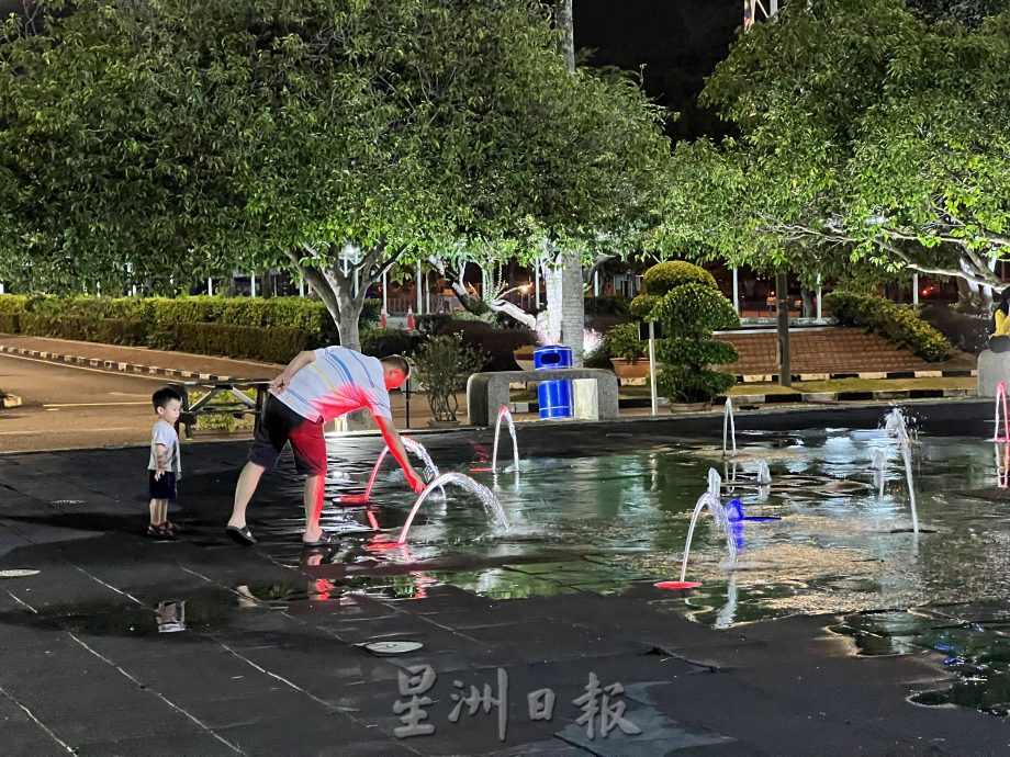 （古城封底主文）《用眼睛去旅游》：马六甲历史城市政厅广场