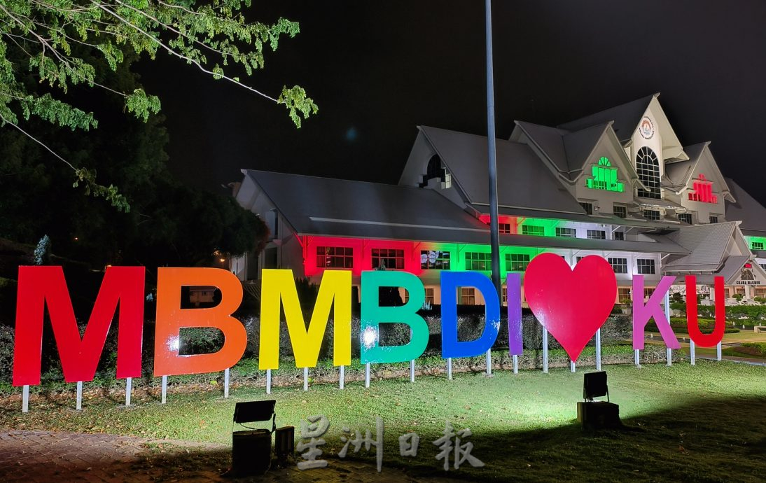 （古城封底主文）《用眼睛去旅游》：马六甲历史城市政厅广场
