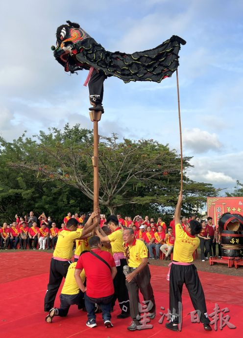 (古城封底主文)三山九九人龙环绕·展现中华文化传承