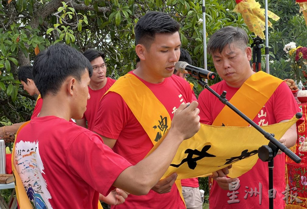 (古城封底主文)三山九九人龙环绕·展现中华文化传承