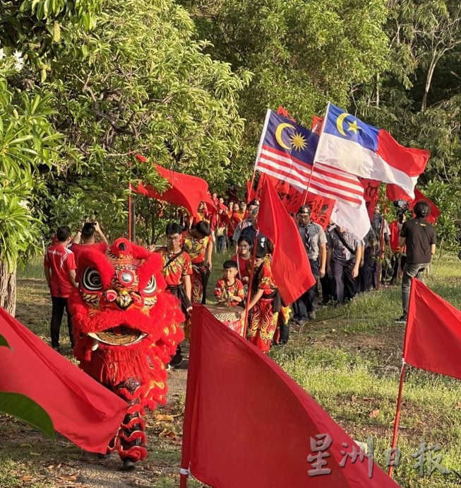 (古城封底主文)三山九九人龙环绕·展现中华文化传承