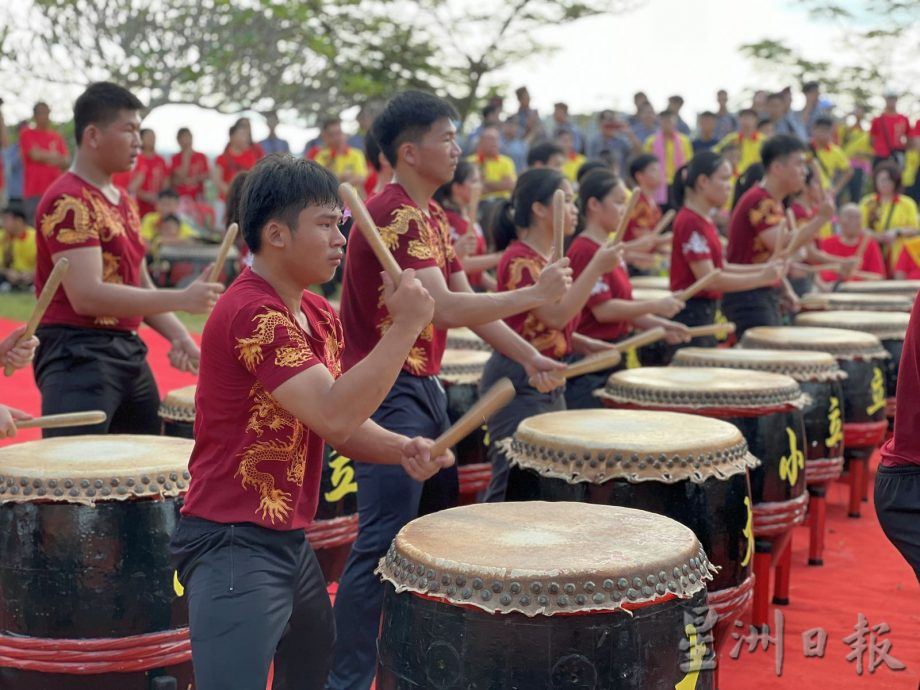 (古城封底主文)三山九九人龙环绕·展现中华文化传承