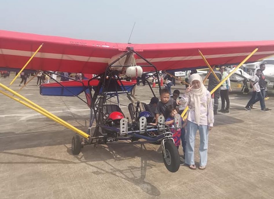 （古城封底副文）航空嘉年华反应热烈·截至中午售5350门票