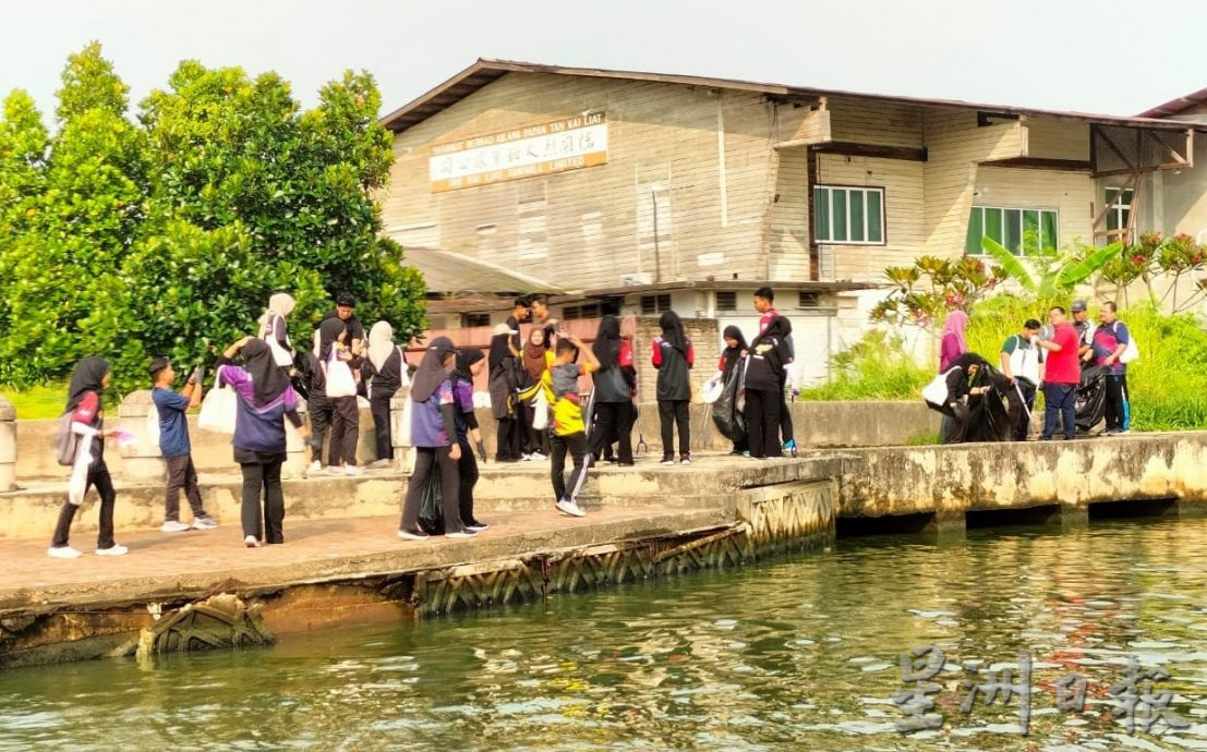 （古城封面主文）1200人清洁甲河·为2024旅游年热身