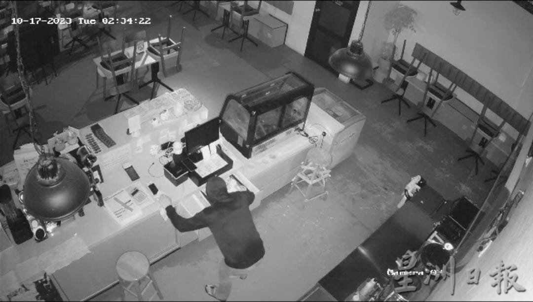 （古城封面主文）两个月内至少6店被爆窃或盗窃，商家们提心吊胆