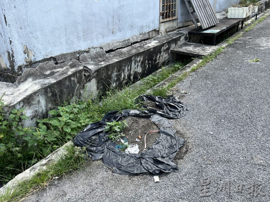 (古城封面主文)商家面对清沟及收垃圾工友的不配合 默迪卡柏迈5路商业区卫生欠佳